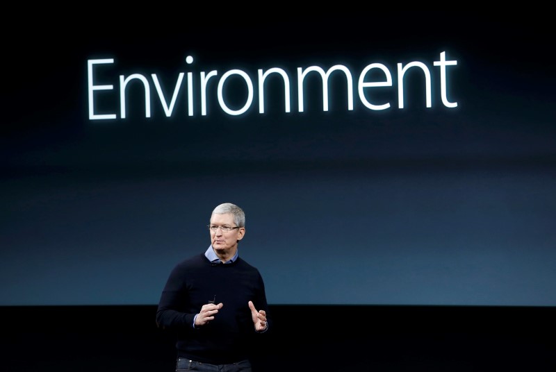 Apple CEO Tim Cook speaks during an event at Apple headquarters in Cupertino, California March 21, 2016. REUTERS/Stephan Lam
