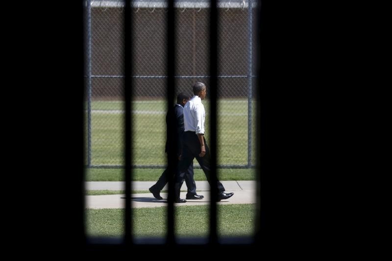 Photographed through a prison cell window, U.S. President Barack Obama tours the El Reno Federal Correctional Institution after Obama in El Reno, Oklahoma July 16, 2015.   REUTERS/Kevin Lamarque
