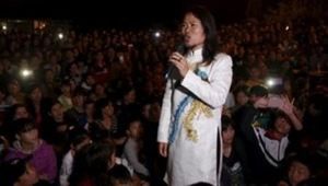 Vietnamese comedian Nguyen Cong Vuong sings while standing in the midst of the audience during a performance in Hanoi, Vietnam, March 17, 2016. REUTERS/Kham